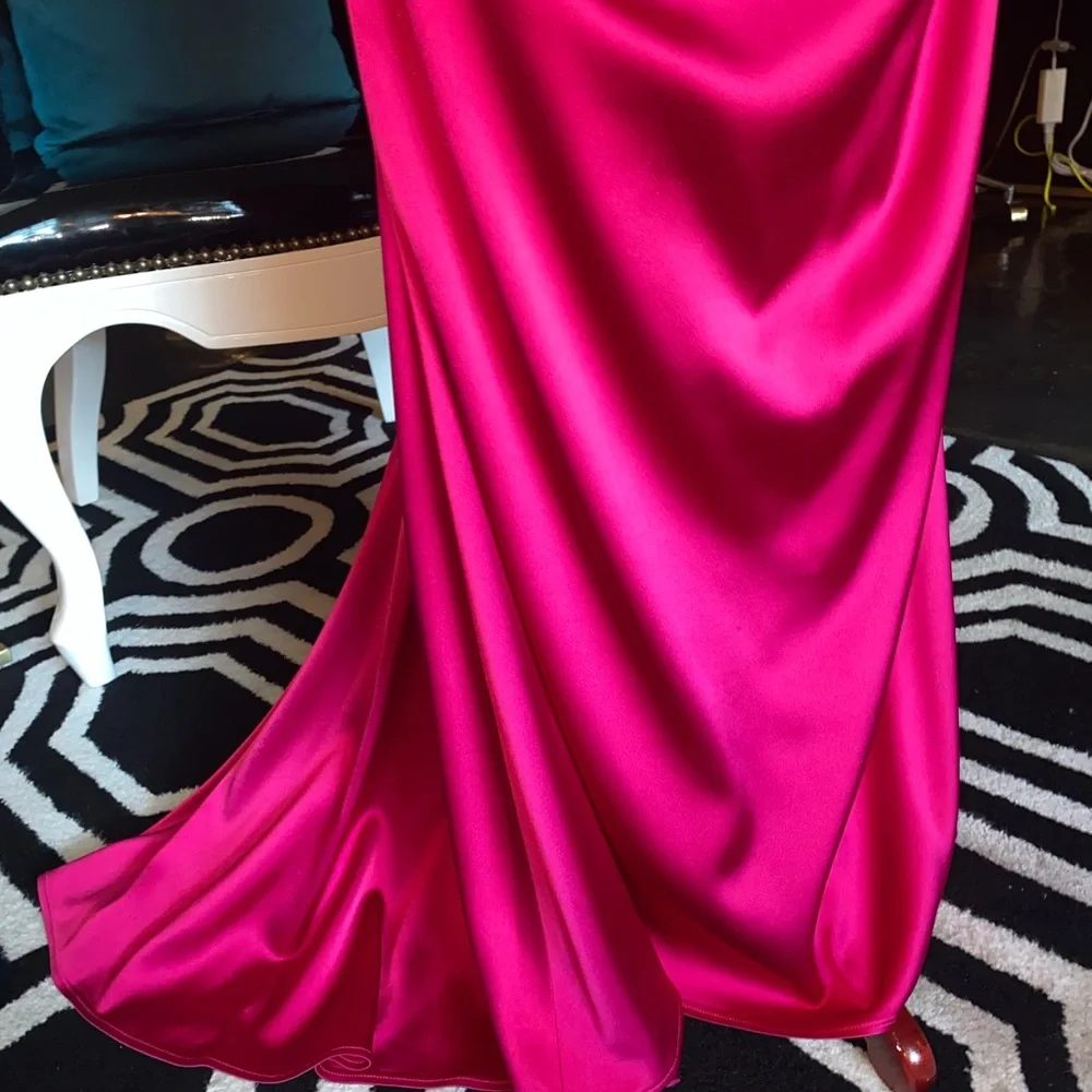 Talbot Runhof Barbie pink, fuchsia evening gown in duchesse satin.  SZ 14/44. - Picture 11 of 13